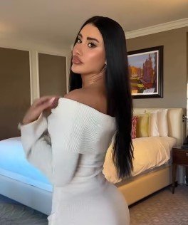 Ester Bron Biography: Career, Personal Life, Social Media Fame & Inspiring Journey