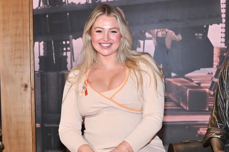 Iskra Lawrence Biography