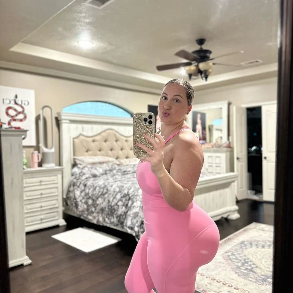 Hollie Berry (Cake Queen) Biography, Age, Cars, Boyfriend, Career, Net Worth & Instagram