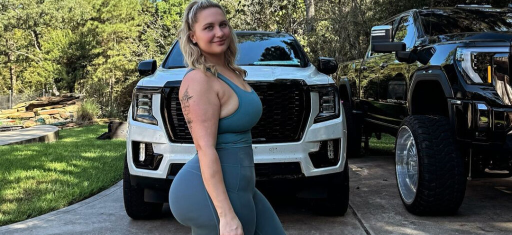 Hollie Berry (Cake Queen) Biography, Age, Cars, Boyfriend, Career, Net Worth & Instagram