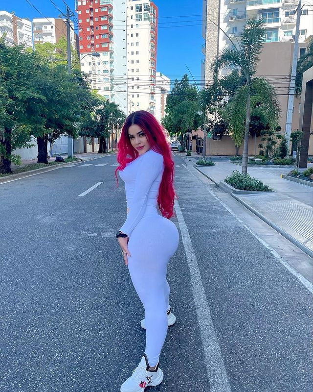 Renatta Biography – Dominican Fashion Model & Instagram Influencer