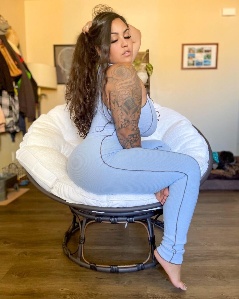 Cynthia M Biography – American Plus-Size Model, Singer & Instagram Star