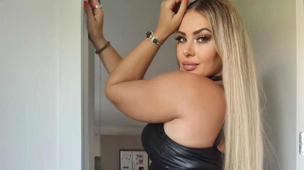 Monique de Dios (Dizzy Fitness) Biography, Age, Career, Instagram & Net Worth