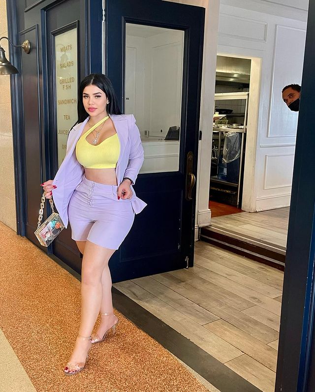 Renatta Biography – Dominican Fashion Model & Instagram Influencer