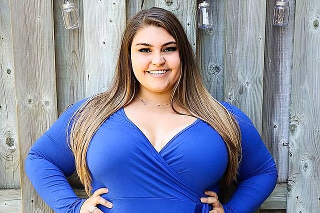 Marii Marii – Bio, Wiki, Facts, Age, Height, Weight, Measurements & Photos | Plus-Size Fashion Model