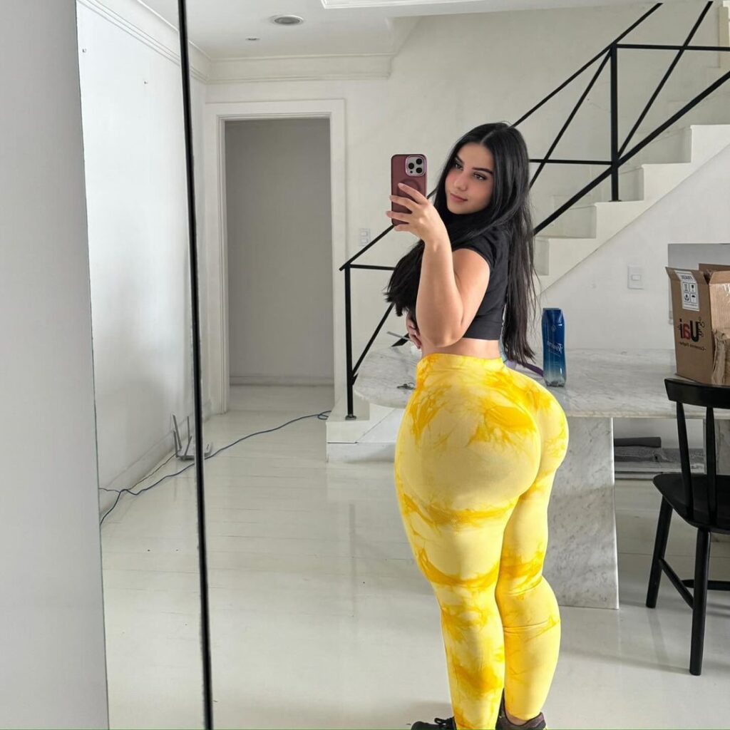 Miss Vicmatosao Biography – Curvy Plus-Size Model & Social Media Star