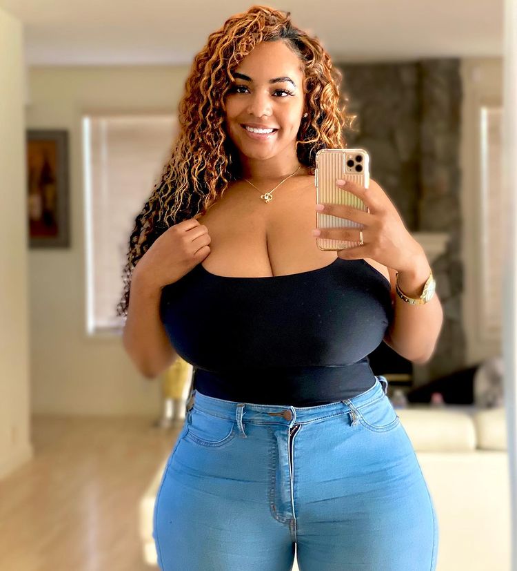 Stephanie Nelson Biography Facts, Age, Height, Weight, Measurements & Photos