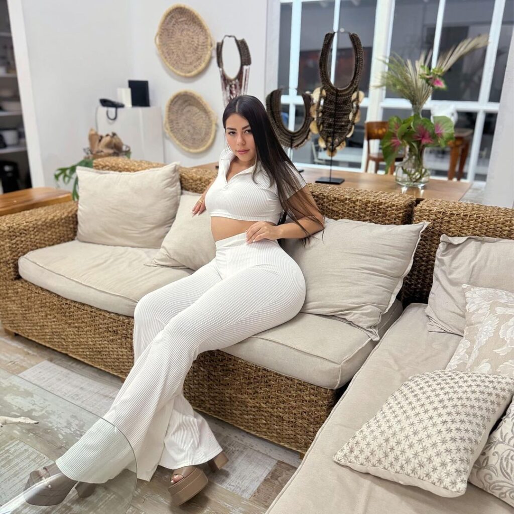 Sapphire Herrera Biography – American-Colombian Content Creator & Plus-Size Model