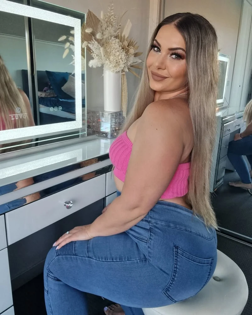 Monique de Dios (Dizzy Fitness) Biography, Age, Career, Instagram & Net Worth