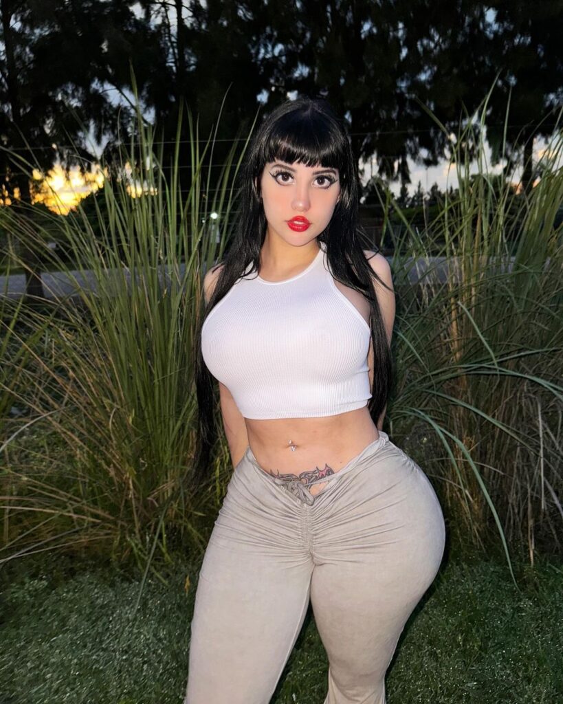 Micaela Ari Biography – Argentine Cosplayer & Gothic Glam Model