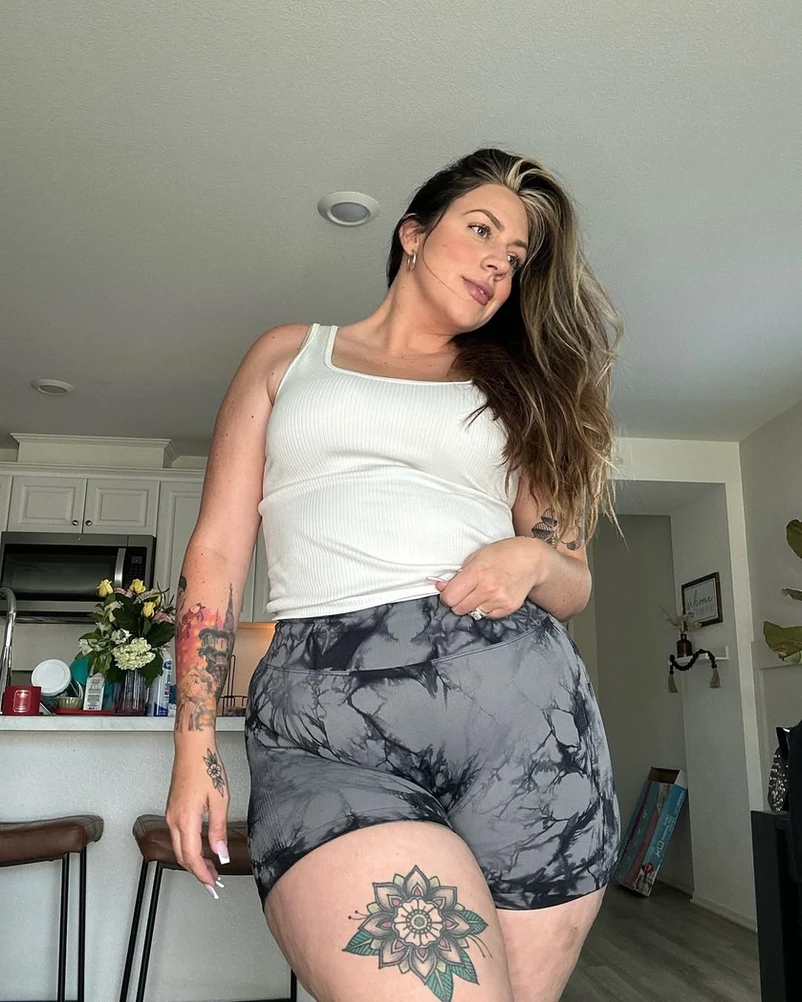 Savannah Dooling Biography – Superthick Savannah, Plus-Size Model & Body Positivity Advocate