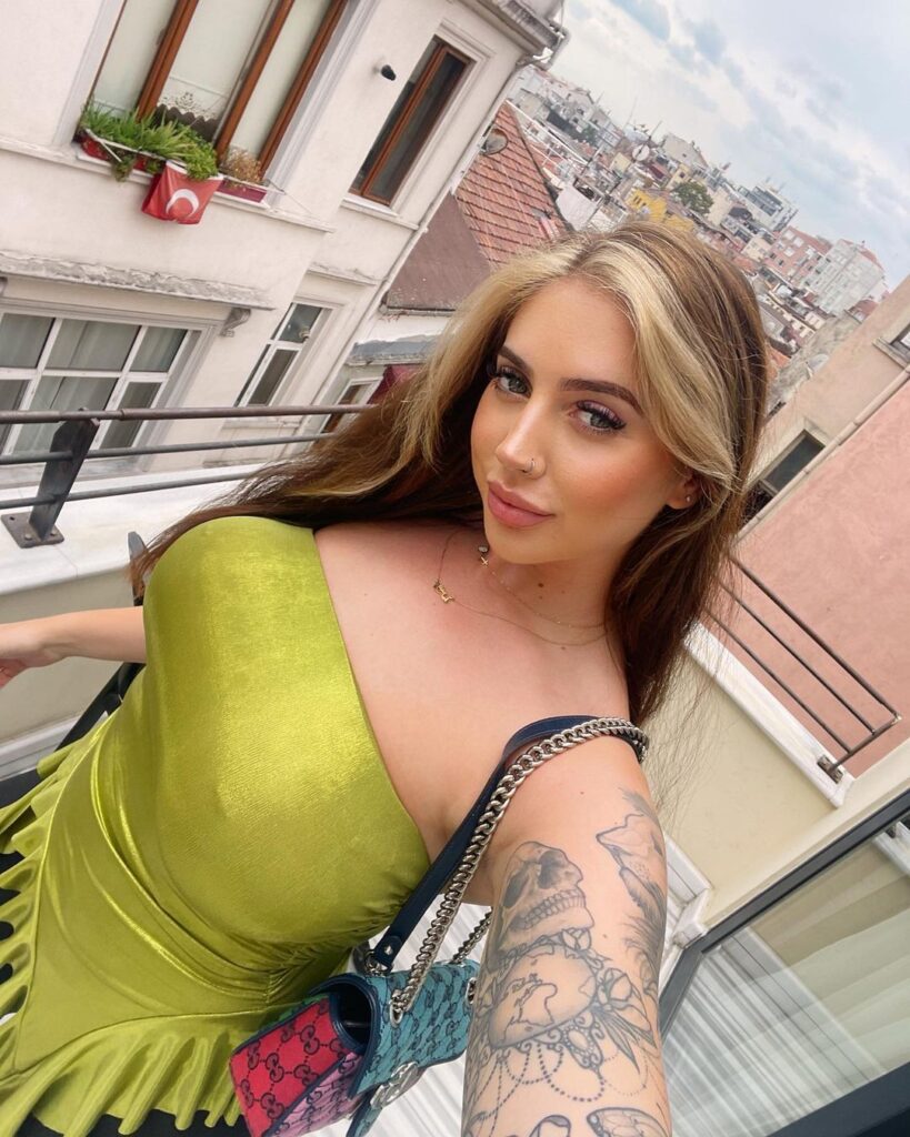 Amira Evans Biography – British-Lebanese Curvy Model & Online Influencer