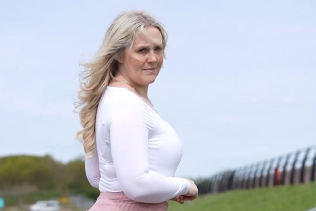 Sammy Thighs Biography – British Size-Inclusive Model & TikTok Star